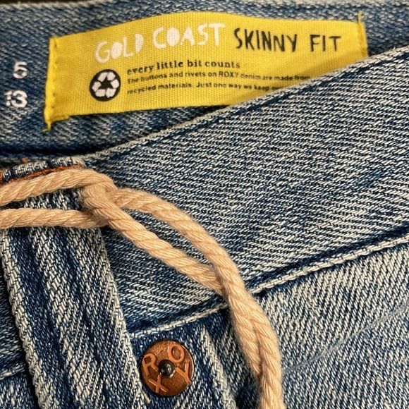 NWT ROXY JEANS WOMAN/ JUNIOR SIZE - Picture 5 of 6